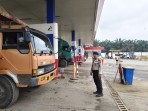 Polsek Bangko Pusako Patroli SPBU, Pastikan Stok BBM Aman dan Antrian Tertib