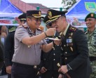 HUT TNI ke-81, Kapolres Berikan Tumpeng dan Bibit Pohon kepada Dandim 0321/Rokan Hilir