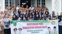PGRI Rohil Kirim Kontingen ke Porsenijar Siak, Bupati Beri Pesan Ini