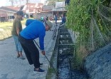 Tanggulangi Malaria, Kadis DLH  Suwandi Pimpin Bersih Bersih Lingkungan