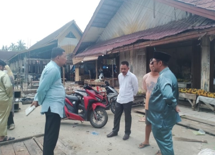 Gerak Cepat Benahi Pasar Bintang, Kepala Disperindagsar Rohil Turun Langsung ke Lapangan
