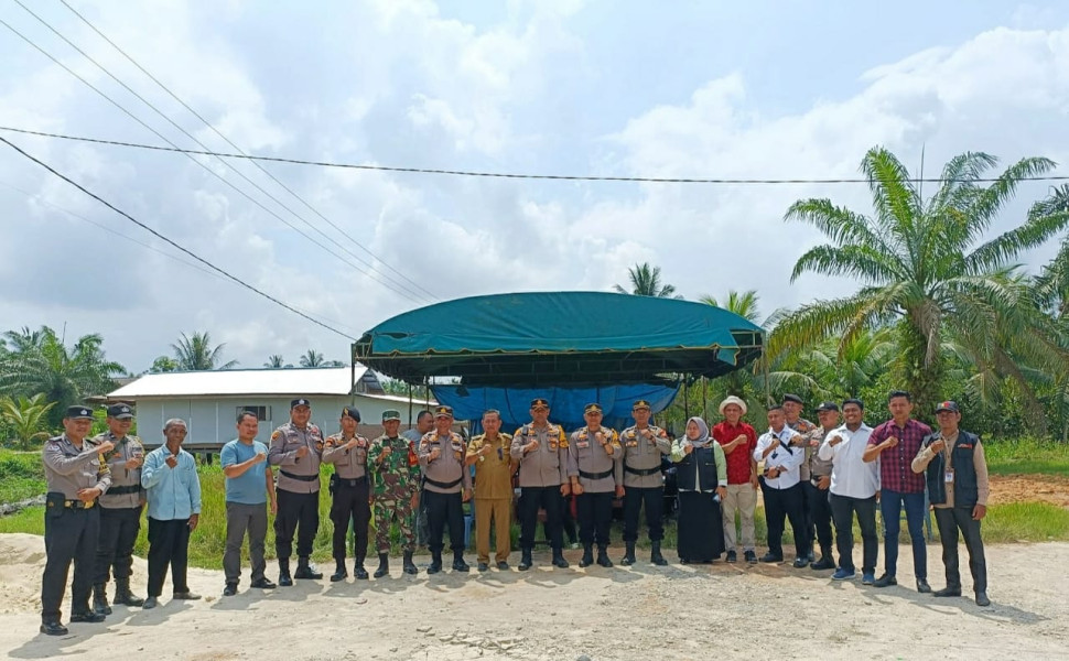 Kompi Siaga Power On Hand Polres Rohil Kawal Pemilu Ulang di TPS 01 Sei Manasib