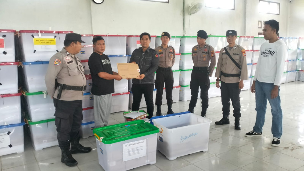 Satgas OMB Polres Rohil Kawal KPU Ambil Data Container Box Kembali Untuk Rekapitulasi Nasional