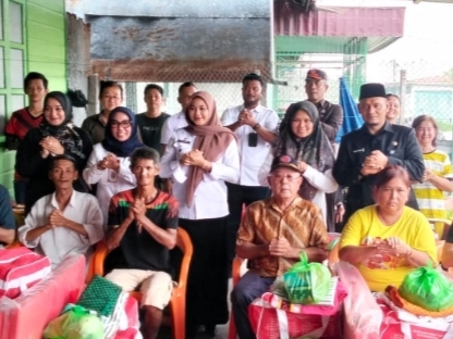 Pascakebakaran di Bagan Barat, Pemkab Rohil Salurkan Bantuan untuk Warga Terdampak