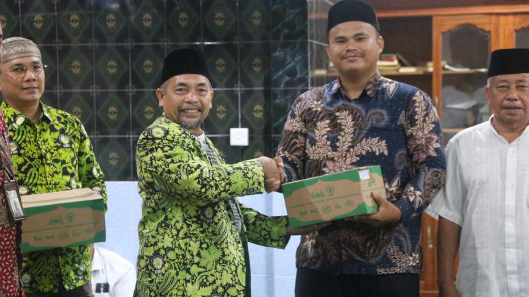DMI Rokan Hilir Gelar Silaturahmi dan Halal Bihalal, Serahkan Bantuan Kebersihan Masjid