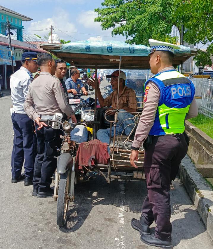 Dishub Rohil Gerak Cepat Turunkan Tim Tertibkan Parkir Pinggir Jalan, Dinas Damkar dan RSUD Pratomo Jadi Sasaran