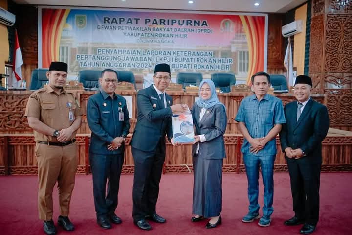 Ketua DPRD Rokan Hilir Terima LKPJ Bupati Rokan Hilir Tahun 2024