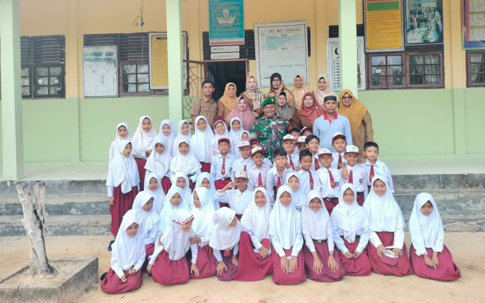 Jadi Pembina Upacara di SDN Kobar Babinsa 12/XIII koto Kampar Amanatnya 3 Kunci Sukses