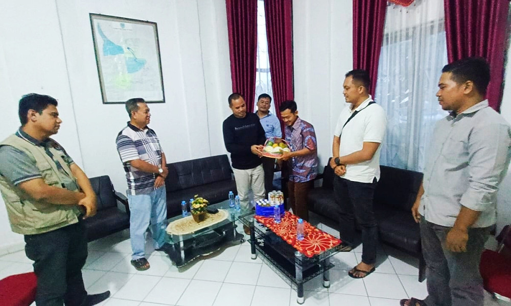 Polres Rohil Kunjungi Ketua PPK Bangko Pusako Alami Sakit Saat Pleno