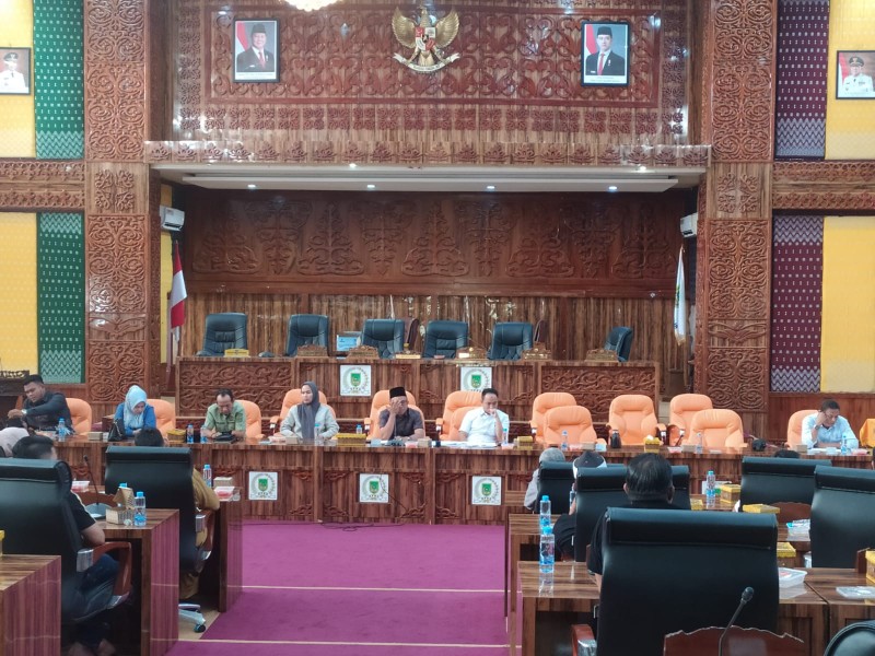 Komisi D DPRD Rokan Hilir Gelar RDP Dengan Eks Karyawan PT SPRH dan Kepala Dinas Tenaga Kerja