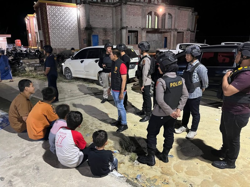 Tim RAGA Polres Rohil Patroli Malam, Bersihkan Titik Rawan Premanisme dan Knalpot Brong
