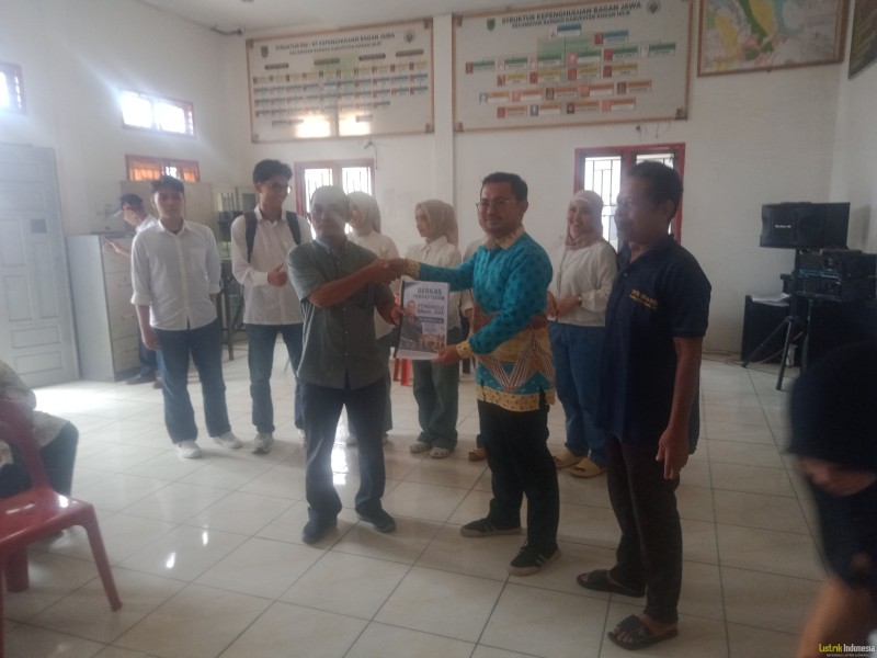 Eko Wahyudi Antar Berkas Bacalon Penghulu Bagan Jawa:  Membangun Infrastruktur Maupun Membangun Swadaya Manusia