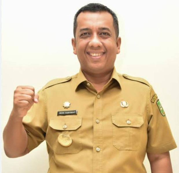 Pasca TFT Ditetapkan Tersangka, Gubernur Riau SF Hariyanto Tunjuk Roni Rakhmat Sebagai Plt Kadisdik Riau