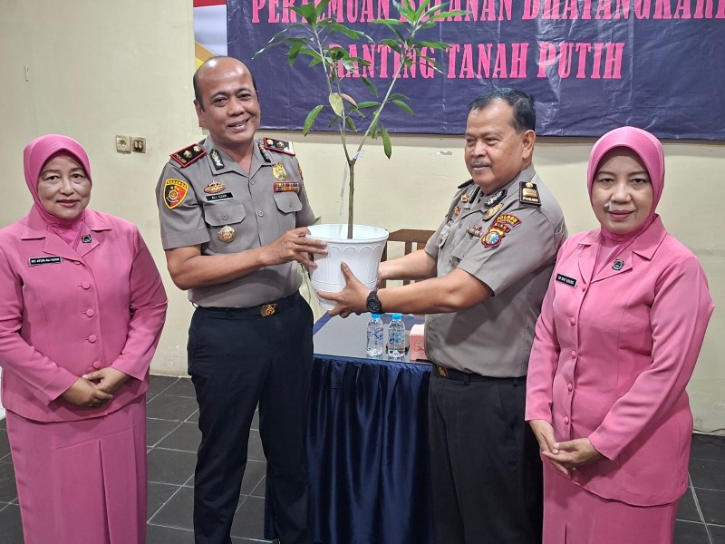 Polsek Tanah Putih Lepas Kanit Binmas AKP Xibung Renaldo Purna Bakti