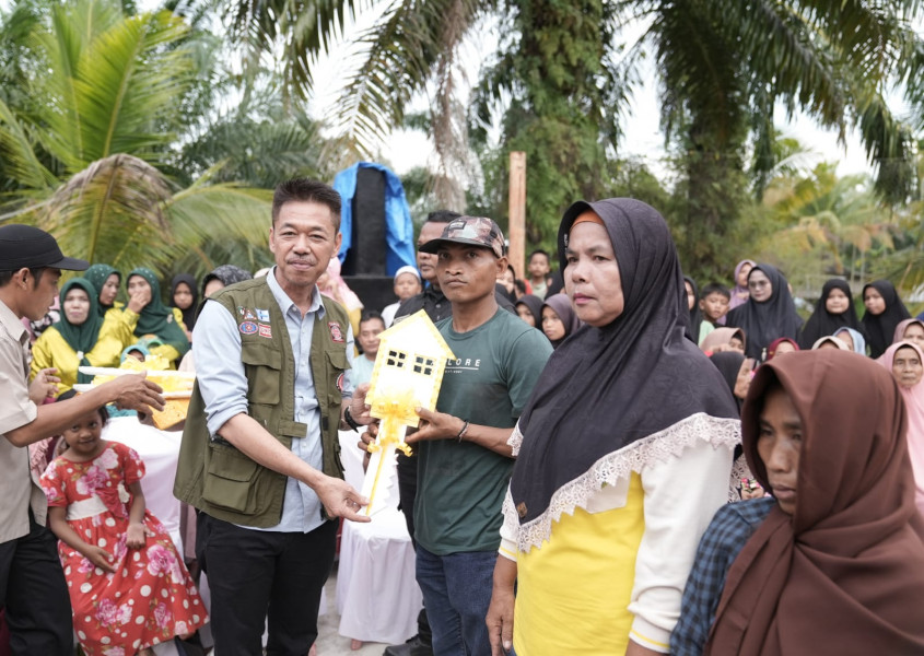 Warga Terdampak Abrasi Sungai Rokan Mendapat Bantuan dari Pemkab Rohil