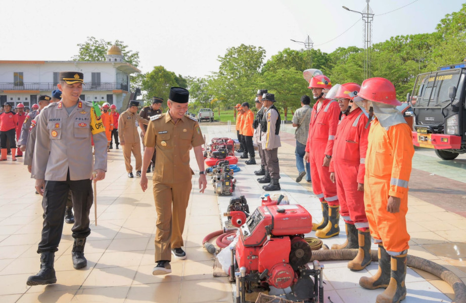 Bupati Rohil Afrizal Sintong Pimpin Apel Siaga Karhutla