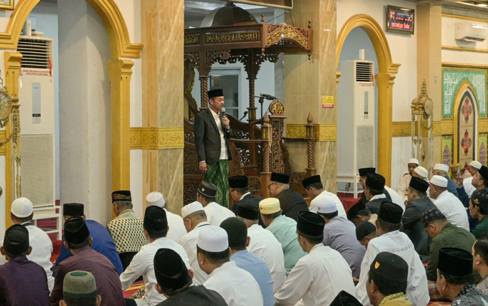 Bupati Rohil Sholat Ied di Masjid Agung Al-Ikhlas, Masyarakat Diminta Doakan Jamah Haji