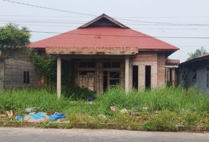 Balai Desa Bagan Jawa Mangkrak, Kini Dikepung Semak dan Menanti Gebrakan Penghulu Terpilih