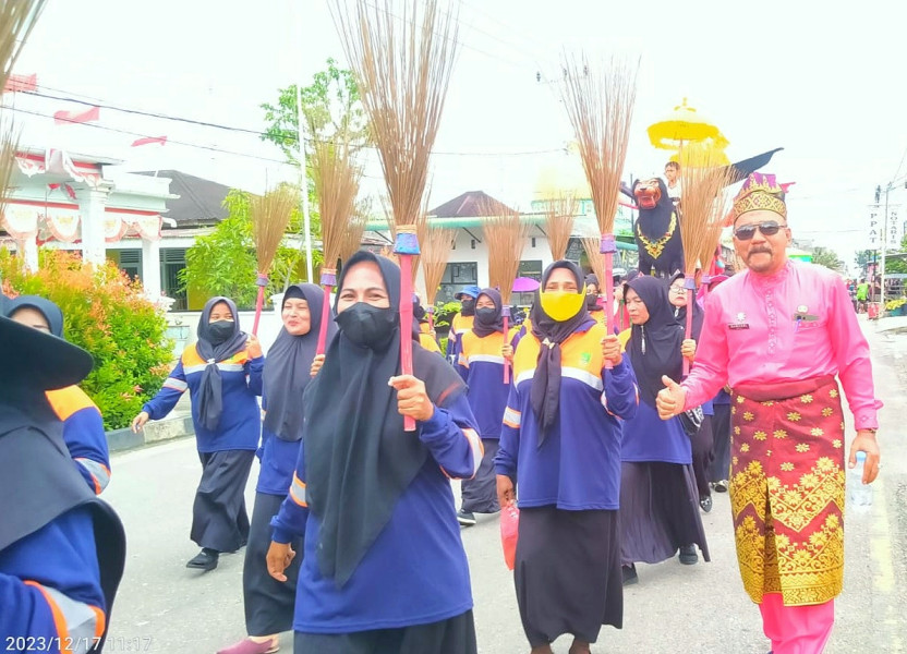 Kafilah Dinas Lingkungan Hidup  Rokan Hilir Tampil Memukau Pada Pawai Ta'aruf MTQ Ke- XVIII