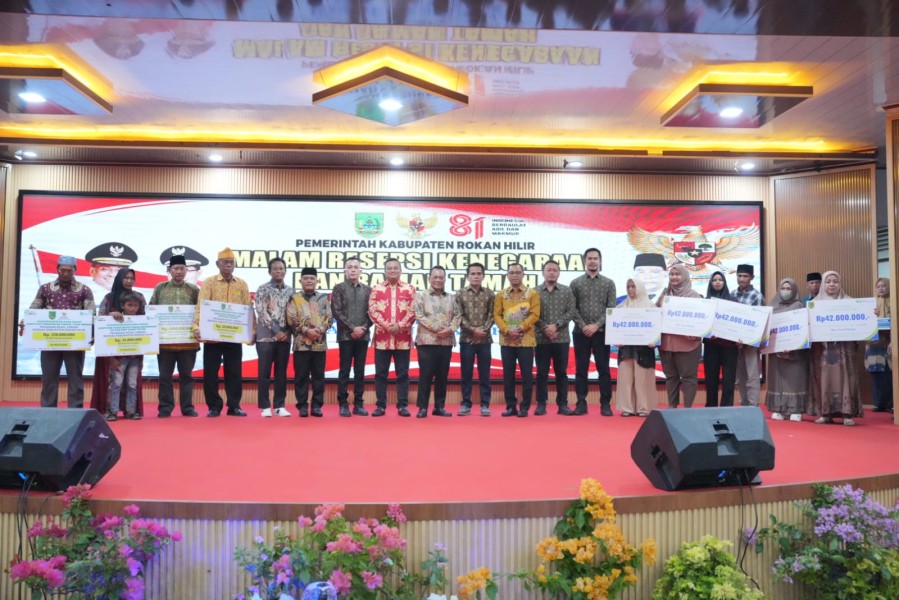 BAZNAS Rohil Salurkan Bantuan Sosial dan Pendidikan di HUT Ke-81 RI