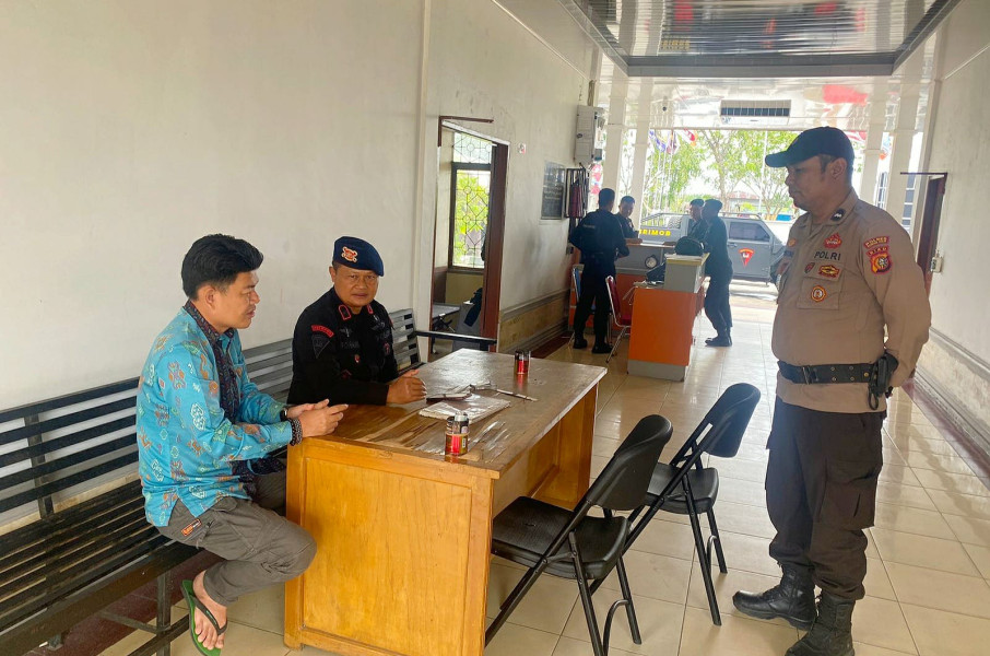 Danyon Batalyon B Pelopor Sat Brimobda Riau Kunjungi Sekretariat KPUD Rokan Hilir