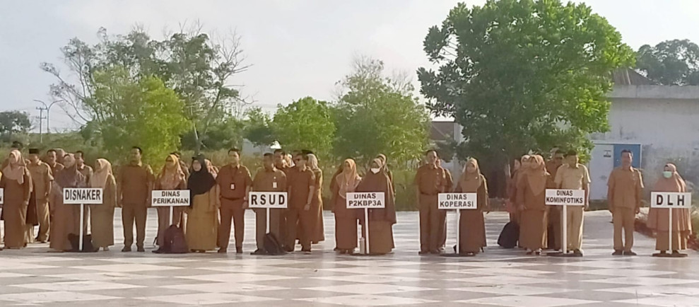 Kadissos Rokan Hilir Pimpin Apel Minta ASN Tingkatkan Disiplin