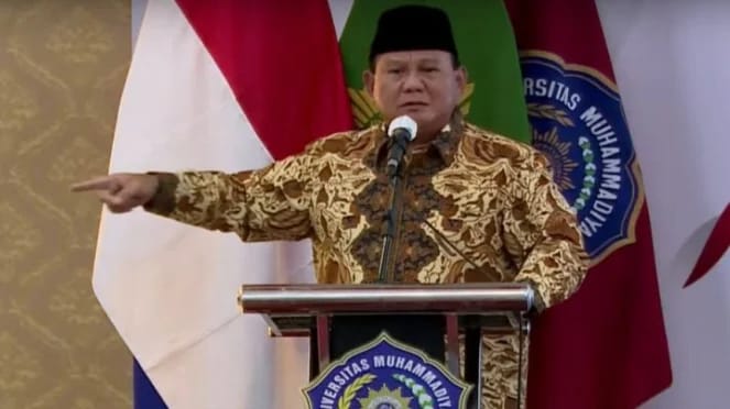 Dapat Kartu Anggota Kehormatan dari PP Muhammadiyah, Prabowo Singgung soal Jatah Menteri
