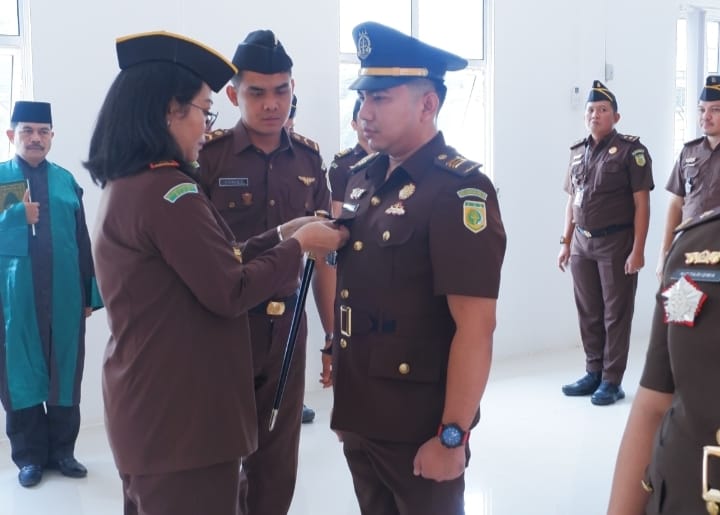 Kajari Rohil Yuliarni Appy Pimpin Sertijab Kasubbag Pembinaan