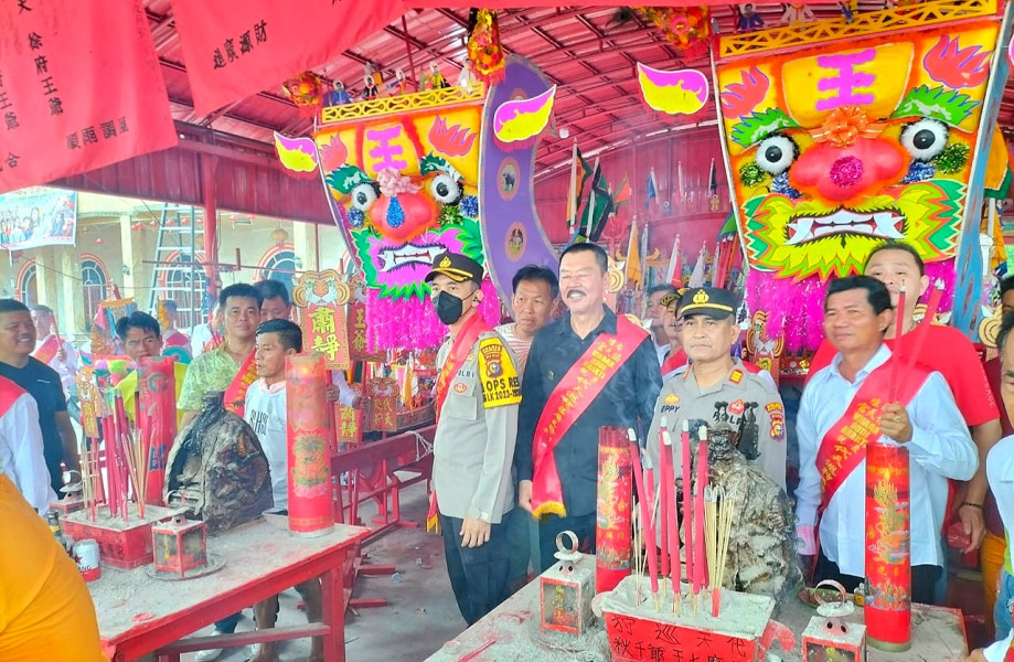 Kapolres Rohil Hadiri Acara Bakar Tongkang di Vihara Setia Kirti dan Vihara Bodi Bhakti di Kecamatan Palika