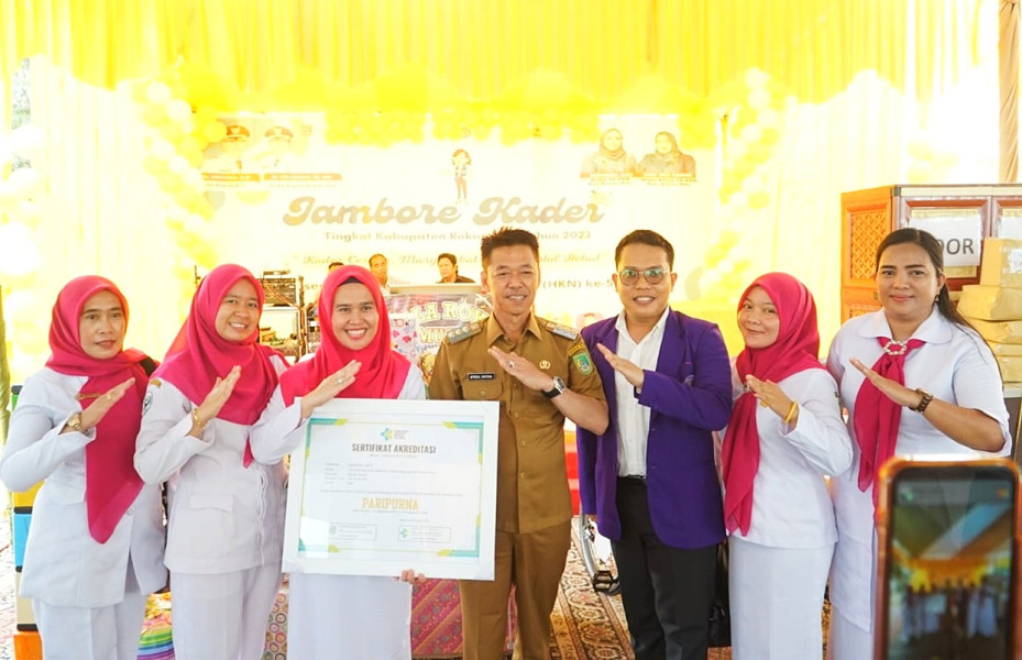 Sempena HKN Ke- 59, Diskes Rohil Serahkan Sertifikat Akreditasi Kepada 20  Puskesmas dan Rumah Sakit