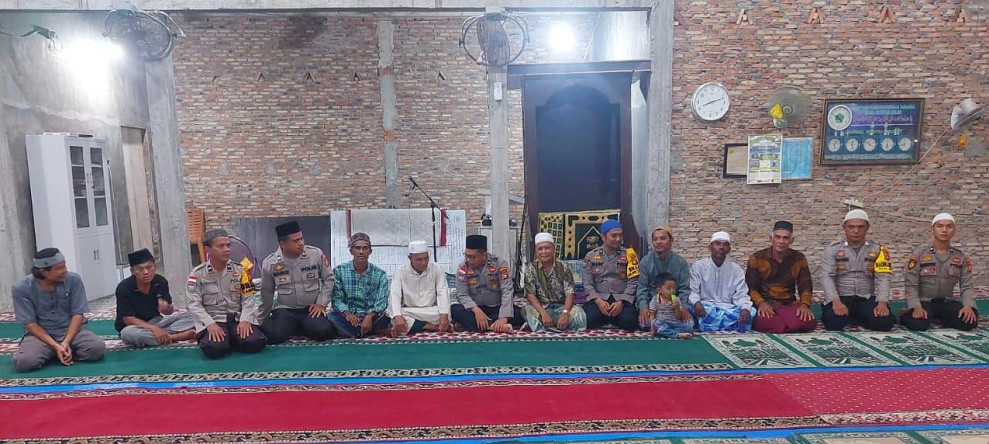 Shalat Isya Berjamaah, Polsek Panipahan Sampaikan Pesan Pemilu Damai