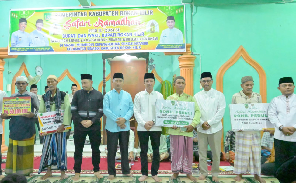 Bupati Rohil Salurkan Bantuan Operasional Masjid Mujahidin Sungai Nyamuk