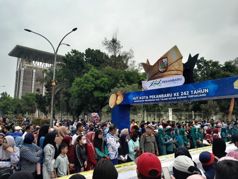 Ribuan Warga Antusias Padati Festival Talam Durian di Pekanbaru