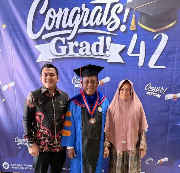 Selamat dan Sukses atas Wisuda H. Ujang Syahrin, S.AP (Ujang Leno), Ayahanda dr. Muhammad Maliki, M.K.M