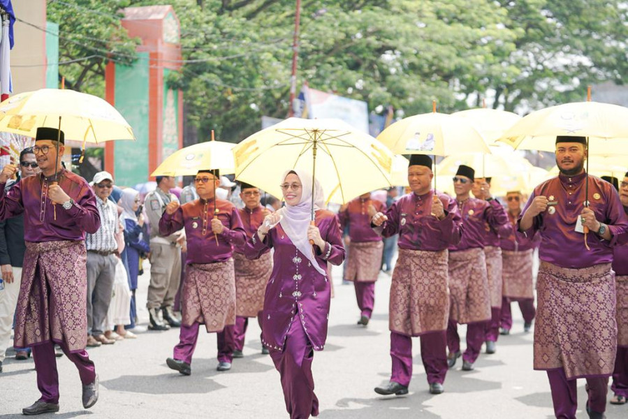 Peserta Pawai Ta'aruf Rohil Tampil Beda Di MTQ Riau ke- XLI Inhu