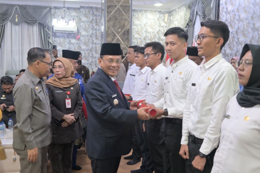 Bupati H. Bistamam Menyerahkan SK PPPK Kepada 1.046 Tenaga Honorer Pemkab Rohil