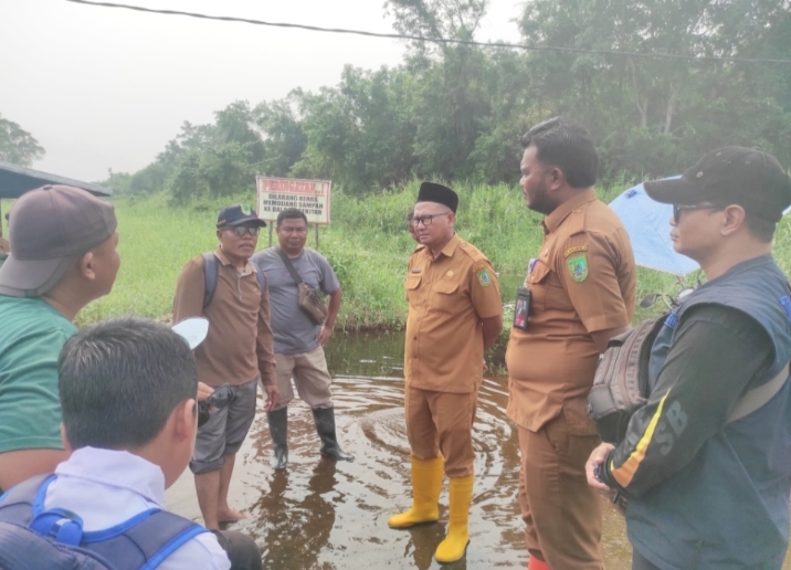 Camat Bangko Bersama PUPR Rohil Tinjau Sejumlah Titik Rawan Banjir Bagansiapiapi
