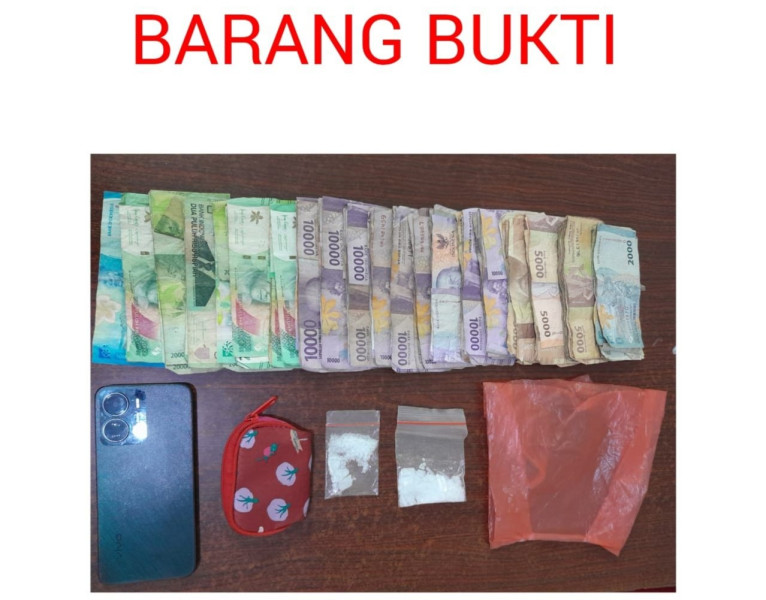 Berusaha Kabur, Tersangka Pengedar Sabu Dibekuk Polsek Bangko di Depan Rumah Warga