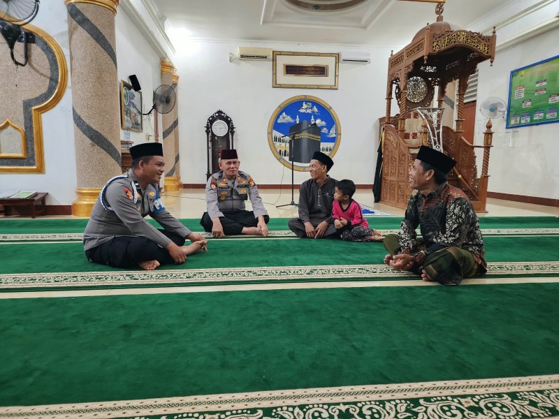 Subuh Keliling, Polsek Bangko Pusako Jalin Kedekatan dan Dengarkan Langsung Aspirasi Warga