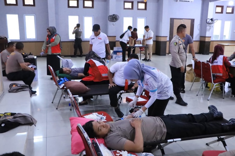 Polres Rohil Gelar Donor Darah Peringati HUT ke-75 Humas Polri