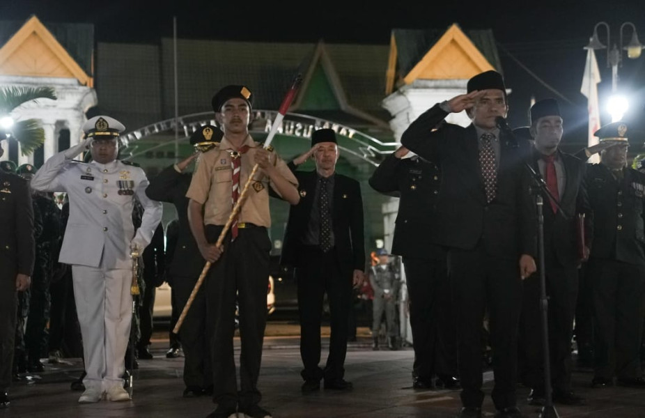 Ketua DPRD Rohil Irup Malam Renungan Suci di TMP Kusuma Bhakti