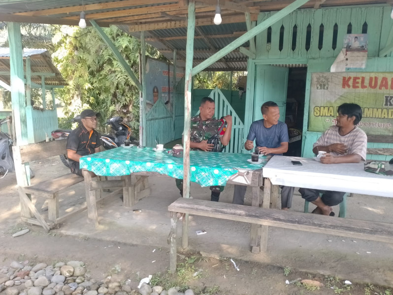 Babinsa Komsos dengan Pengelola Tempat Wisata Sungai Kofu Untuk Menciptakan Kondisi Aman dan Nyaman