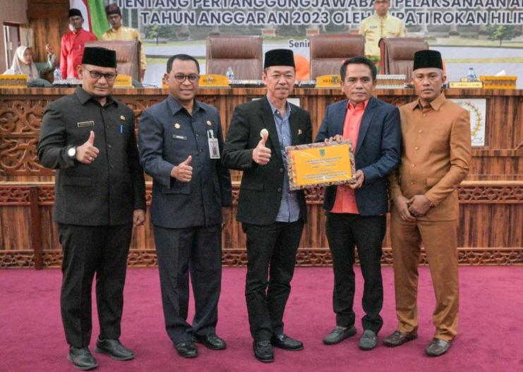 DPRD Gelar Rapat Paripurna, Bupati Rohil Sampaikan Pertanggungjawaban Realisasi APBD TA 2023