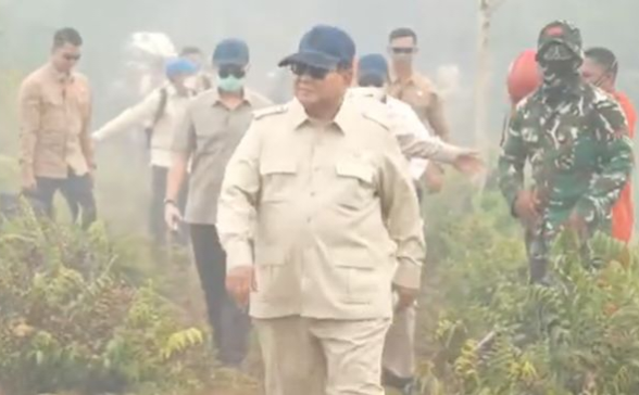Prabowo Terbang ke Riau, Cek Penanganan Kebakaran Hutan dan Lahan