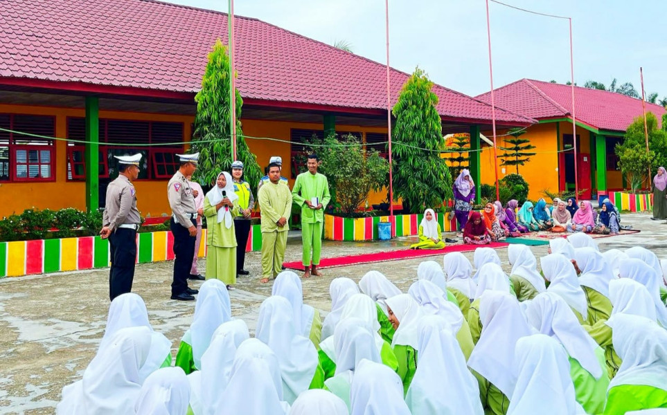 Satlantas Polres Rohil Gelar Goes To School di SMA N 1 Tanah Putih