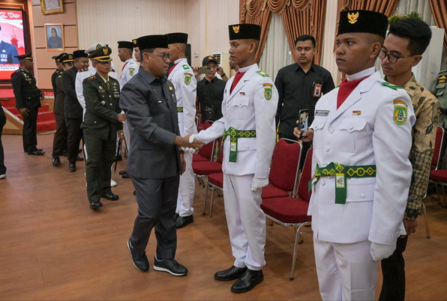 Sekda Rohil Kukuhkan Paskibraka HUT Kemerdekaan RI Ke- 79 Tahun