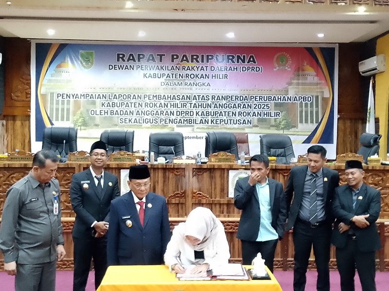 Banggar DPRD Rohil Laporkan Akhir APBD-P TA 2025, Sekaligus Pengambilan Keputusan APBD-P oleh Bupati Rokan Hilir