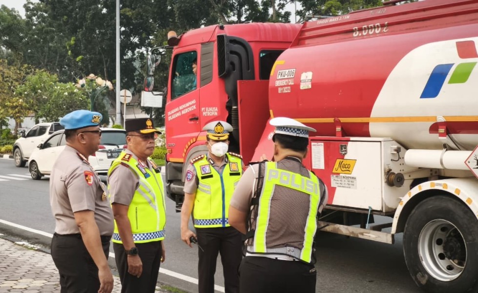Dirlantas Bersama Kapolda Riau Pantau Strong Point Pagi, Pastikan Arus Lalu Lintas Lancar