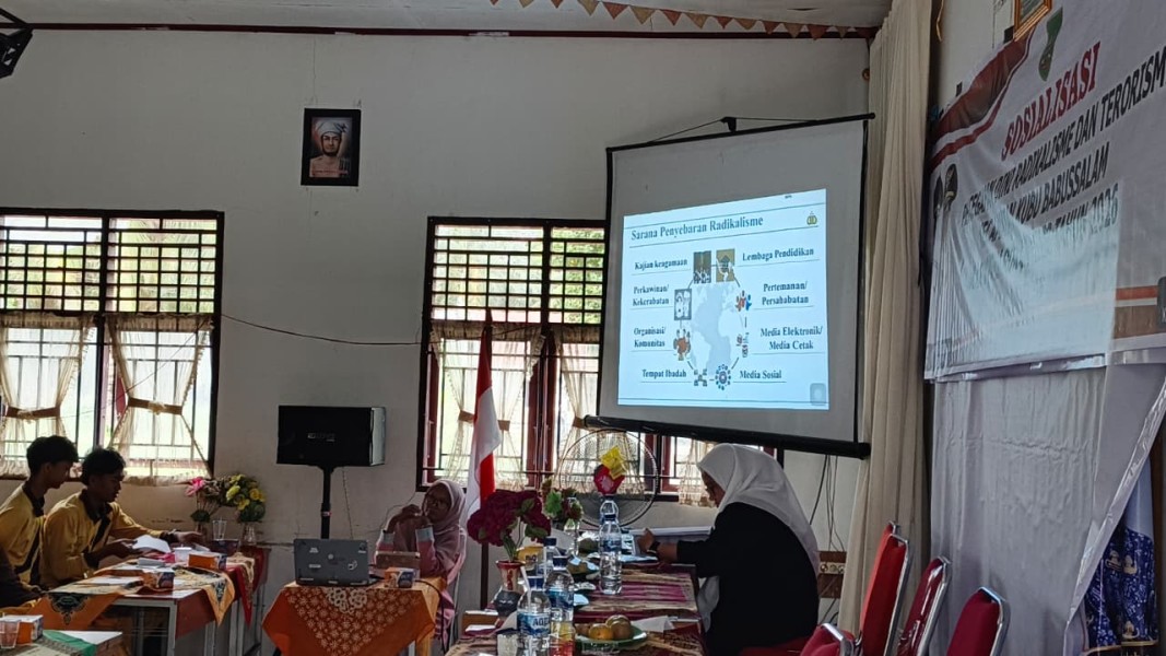 Polsek Kubu Sosialisasi Anti-Radikalisme ke SMA N 1 Jojol