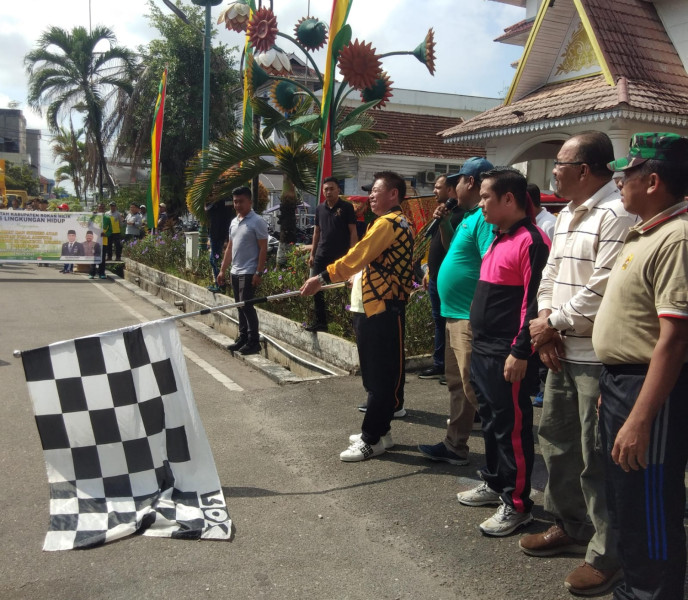 Anggota DPRD Rokan Hilir Hermawan Dampingi Bupati Rohil Melepas Pawai Arak-Arakan Piala Adipura 2023